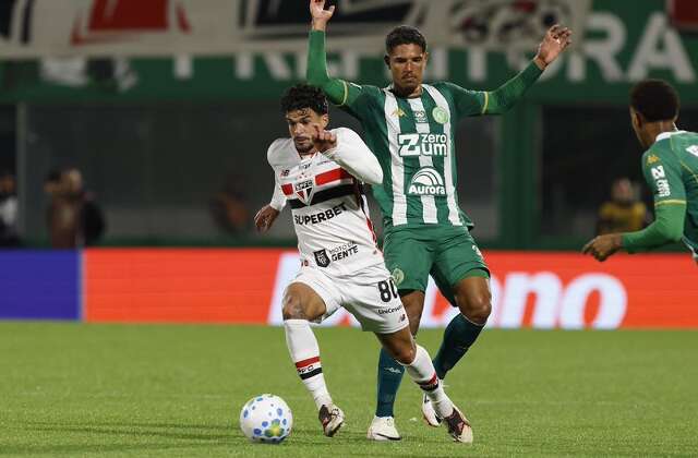 Chapecoense vence São Paulo e conquista 2ª vitória no Brasileirão