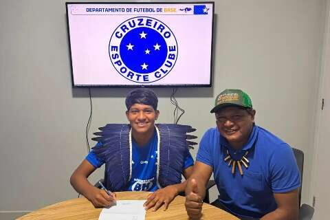 Indígena terena de MS assina contrato de formação com o Cruzeiro