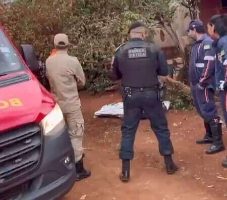 Briga termina com homem de 35 anos assassinado a facadas