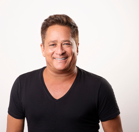 Leonardo fará show gratuito no Parque Laucídio Coelho em outubro