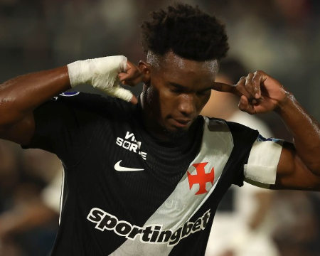 Vasco goleia Olimpia de virada e avança às quartas da Sul-Americana
