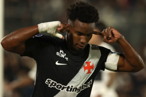 Vasco goleia Olimpia de virada e avança às quartas da Sul-Americana