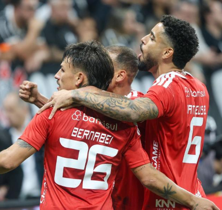Inter perde para o Corinthians mas avança às quartas da Copa do Brasil