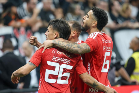 Inter perde para o Corinthians mas avança às quartas da Copa do Brasil