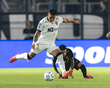 Cuello marca contra ex-clube e Atlético vence Bragantino pela Sul-Americana