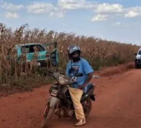 Motorista perde controle da direção e morre ao capotar carro com filhos