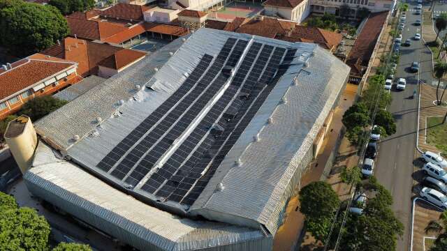 Perícia vai apontar se placas solares provocara queda de cobertura de ginásio