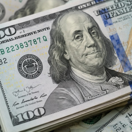 Dólar sobe a R$ 5,19 e fecha pregão com petróleo em alta no exterior