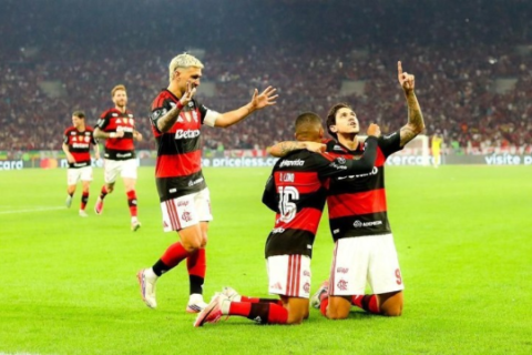 Flamengo bate Cruzeiro no Maracanã e avança às quartas da Libertadores