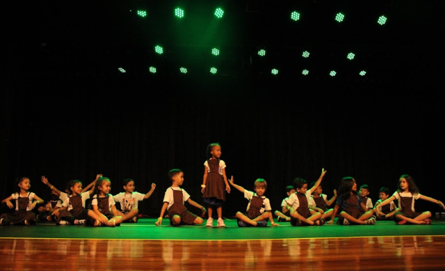 Do Aero Rancho ao palco, 50 crianças descobrem a dança no teatro