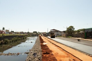 Prefeitura inicia recapeamento em trecho da Avenida Ernesto Geisel