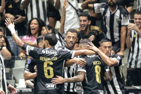 Atlético-MG busca empate no fim e elimina Bragantino na Sul-Americana