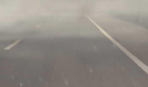 Fumaça de incêndio às margens de rodovia invade pista e reduz visibilidade
