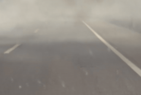 Fumaça de incêndio às margens de rodovia invade pista e reduz visibilidade