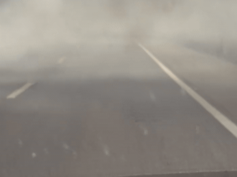 Fumaça de incêndio às margens de rodovia invade pista e reduz visibilidade