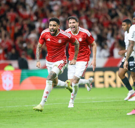 Internacional vence Corinthians por 2 a 0 e abre vantagem nas oitavas