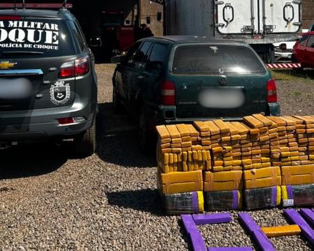 Mulher é presa com 408 kg de maconha guardados a mando do marido preso