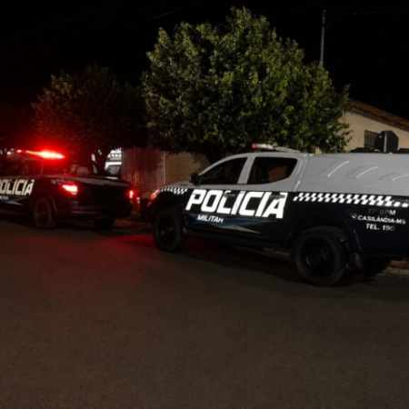 Pai e filha de 3 anos são mortos dentro de carro após ataque a tiros