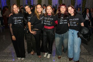 Fábio Jr. volta elegante após 9 anos, mas noite tem seus tropeços