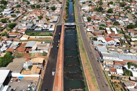 Prefeitura inicia recapeamento em trecho da Avenida Ernesto Geisel