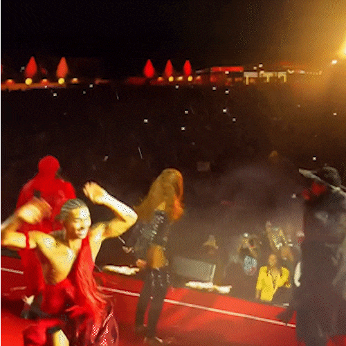Anitta chora ao cantar com Brô MC's pela 1ª vez em show de nova turnê