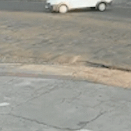 Vídeo mostra acidente carro atingindo picape em cruzamento