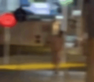 "Peladão" corre pela Rua Ceará e quase é atropelado por motorista
