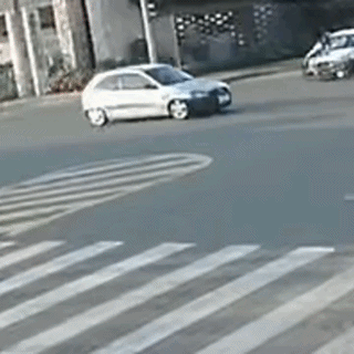 Sem CNH e alcoolizado, motorista é preso ao atropelar rapaz em cruzamento