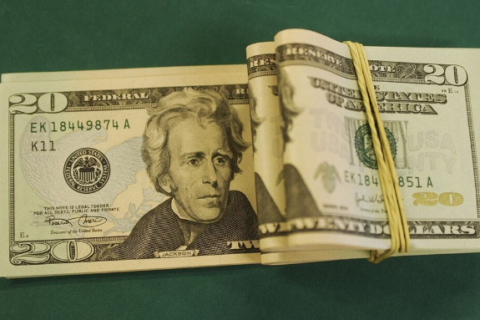 Dólar fecha semana em queda de 1,44% e termina cotado a R$ 5,14