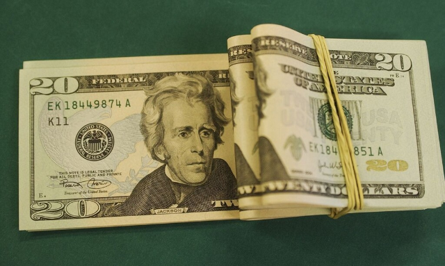 Dólar fecha semana em queda de 1,44% e termina cotado a R$ 5,14