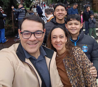Paulo queria milagre, mas graça foi ver a mãe sobreviver 3 anos com doença rara