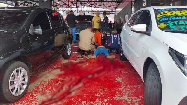 Jovem é baleado por atiradores na loja do pai e morre a caminho do hospital