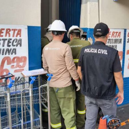 Cinco imóveis furtavam energia suficiente para abastecer 1,2 mil casas por 1 mês
