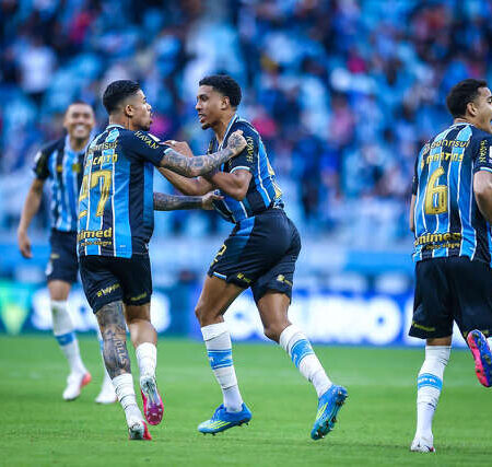 Grêmio vira sobre São Paulo com gol de falta e deixa zona de rebaixamento
