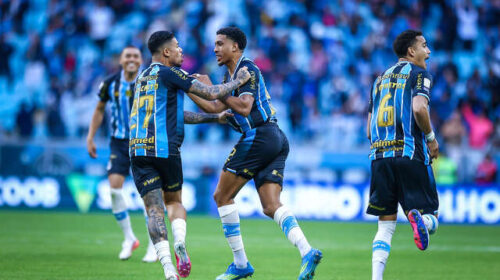 Grêmio vira sobre São Paulo com gol de falta e deixa zona de rebaixamento