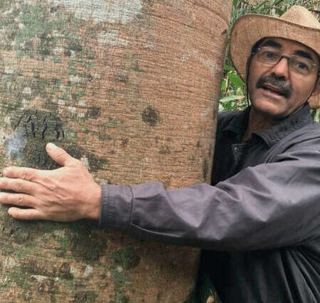Pantaneiro que salvou fazenda com diques vira personagem de livro