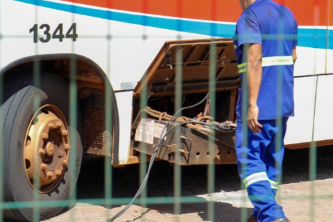 Ônibus velho reprovado em inspeção será retirado das ruas durante intervenção