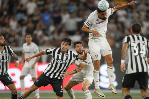 Fluminense segura Botafogo no clássico e Coritiba bate a Chapecoense