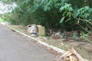 Após denúncia, Planurb vai avaliar mau cheiro e lixo no Córrego Imbirussu