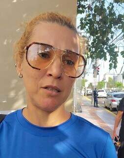 Mãe acusa monitora de dar tapa em criança autista dentro de escola municipal Mãe acusa monitora de dar tapa em criança autista dentro de escola municipal