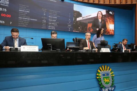 Após 2 pedidos de vista, projeto que amplia repasse para previdência é aprovado