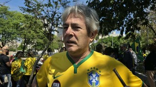 Ato contra STF reúne 60 e vira vitrine para campanha de Catan Ato contra STF reúne 60 e vira vitrine para campanha de Catan