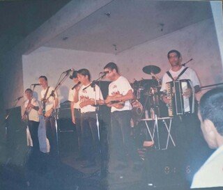 Fotos levam Alma Serrana de volta à fita K7 e bailes com 3 mil pessoas Fotos levam Alma Serrana de volta à fita K7 e bailes com 3 mil pessoas