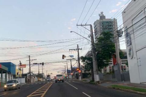 Após ventania de 83 km/h, semáforos amanhecem inoperantes na Capital