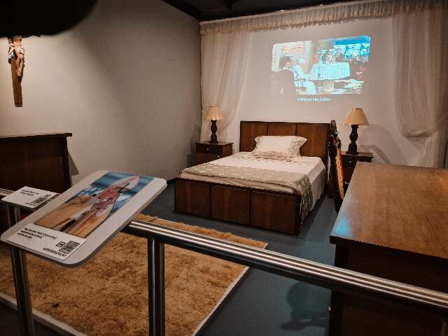 Quarto onde João Paulo II dormiu há 35 anos pode ser visitado na Capital