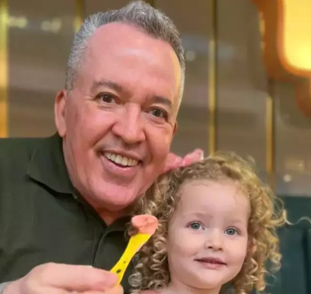 Dois anos depois, brincadeira com a neta leva vovô a 1,6 milhão de fãs