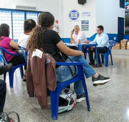 Funcionários descobriram demissão durante atendimento a clientes: "desumano"