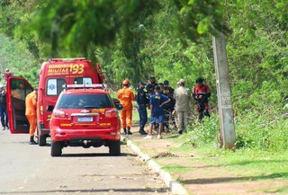 Condutor foge após atropelar casal de moto e acaba agredido por testemunhas Condutor foge após atropelar casal de moto e acaba agredido por testemunhas