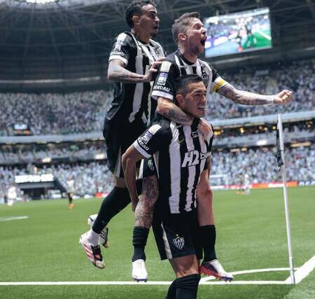 Atlético-MG supera Fluminense e Vasco vira sobre Grêmio no Brasileirão