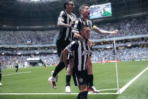 Atlético-MG supera Fluminense e Vasco vira sobre Grêmio no Brasileirão